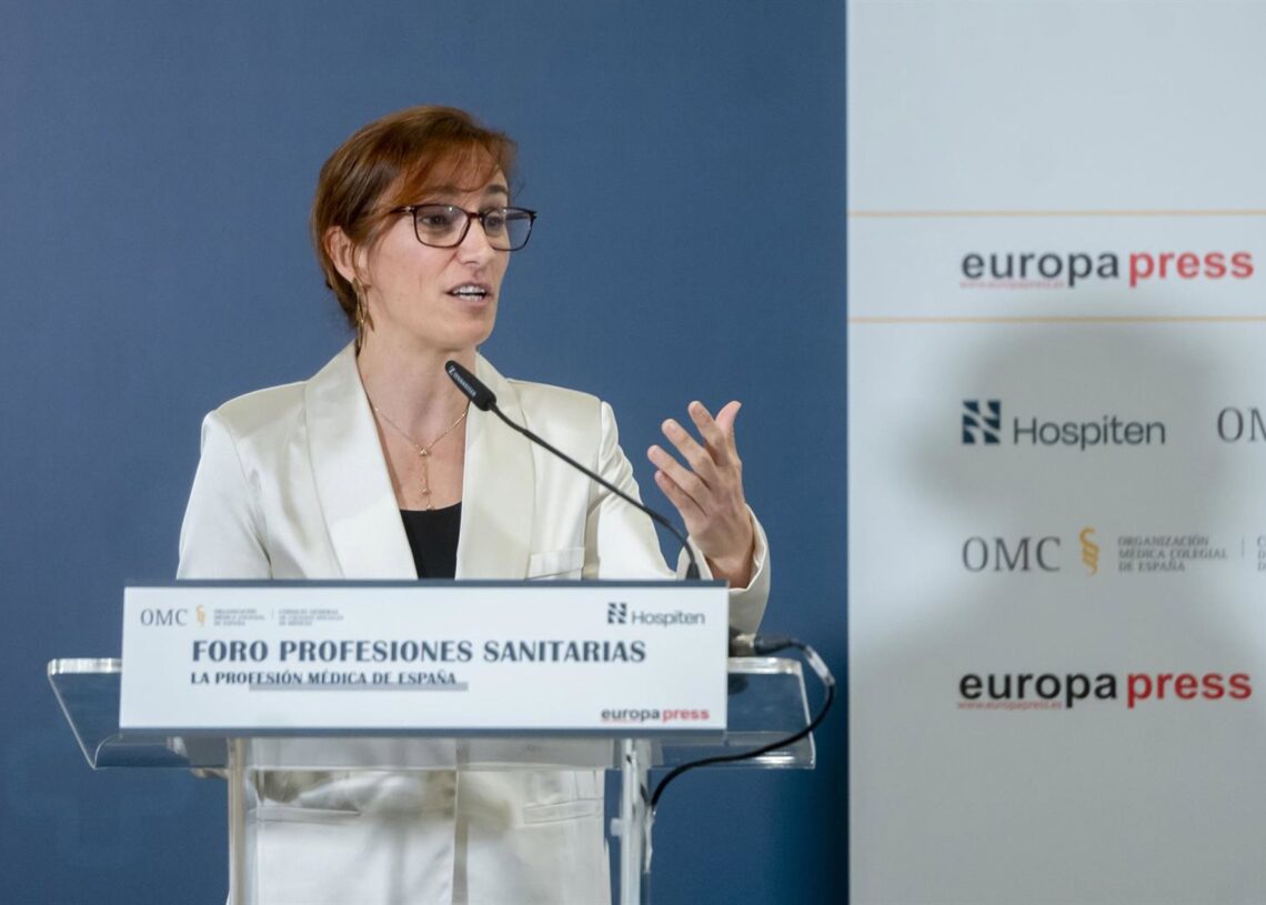 La ministra de Sanidad, Mónica García, durante el 'Foro Profesiones Sanitarias: La profesión médica en España', en el Hotel Hesperia Madrid , a 16 de octubre de 2025, en Madrid (España).Alberto Ortega - Europa Press