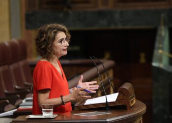 La vicepresidenta primera y ministra de Hacienda, María Jesús Montero, interviene en una sesión plenariaMarta Fernández - Europa Press