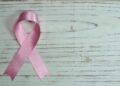 Archivo - Lazo rosa.IBS.GRANADA - Archivo