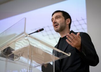 Archivo - El ministro de Derechos Sociales, Consumo y Agenda 2030, Pablo Bustinduy, durante el acto ‘Alianzas y acciones ante el genocidio en Palestina’, en la Casa Árabe de Madrid, a 23 de julio de 2025, en Madrid (España).A. Pérez Meca - Europa Press - Archivo
