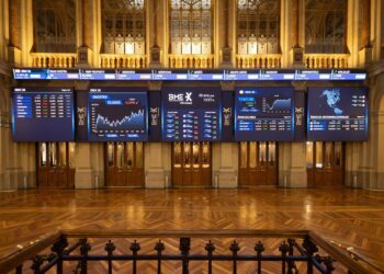 Archivo - Paneles del Ibex, en el Palacio de la Bolsa de Madrid, a 9 de enero de 2024, en Madrid (España).Eduardo Parra - Europa Press - Archivo