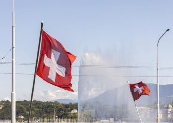 Archivo - Imagen de archivo de banderas de Suiza.VINCENT ISORE / ZUMA PRESS / CONTACTOPHOTO