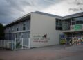 Archivo - Una pintada en la fachada de la escuela 'Turó del drac' contra el establecimiento de un 25% de castellano en las escuelas catalanas, frente a la escuela Turó del Drac (Canet de Mar) Barcelona.David Zorrakino - Europa Press - Archivo