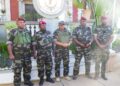 El coronel Michael Randrianirina (c) junto a militares en el Palacio Presidencial tras tomar el poder después de que el Tribunal Constitucional confirmara una vacancia tras la huida del presidente, Andry Rajoelina, tras semanas de protestas (archivo)Europa Press/Contacto/Xinhua
