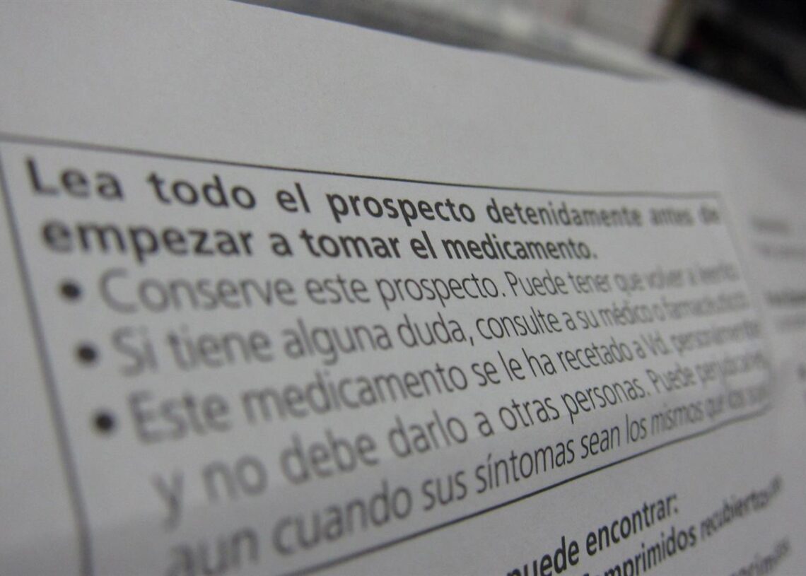 Archivo - Prospecto de medicamentoEUROPA PRESS/SALVADOR ALCAIDE - Archivo