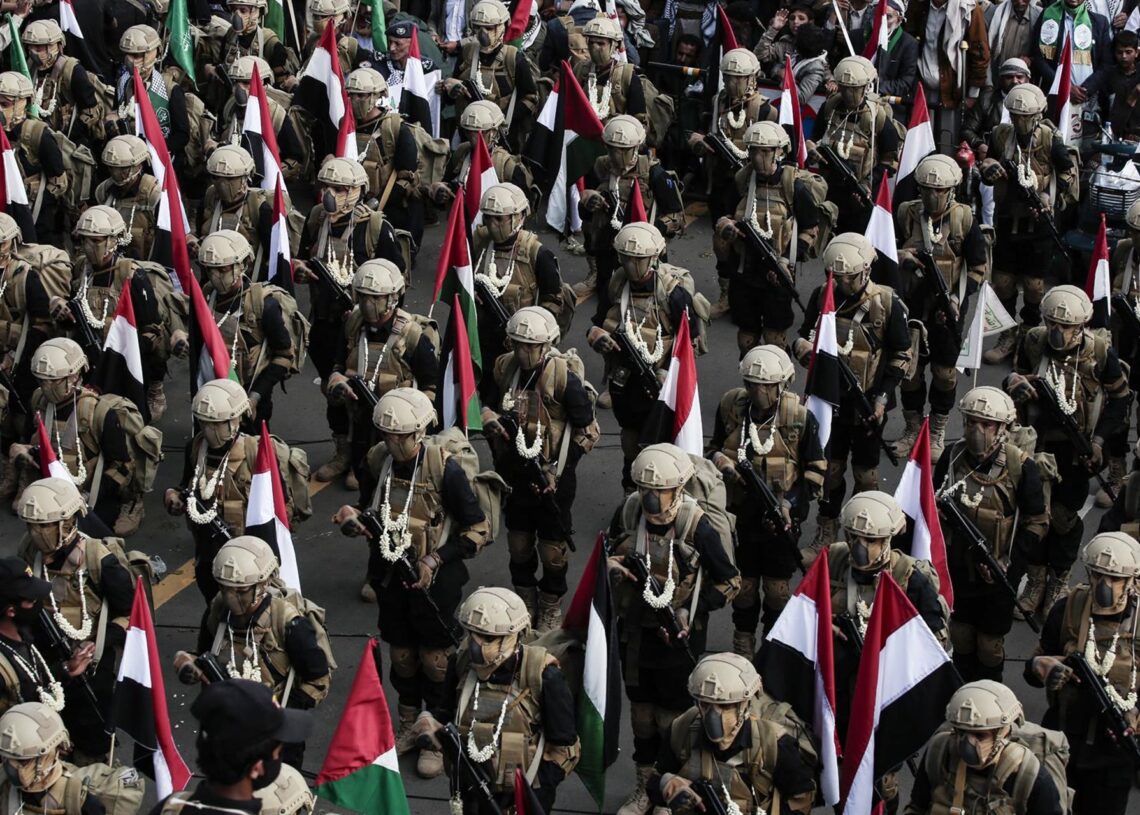 Archivo - Miembros de los rebeldes hutíes durante una manifestación contra Israel y Estados Unidos en la capital de Yemen, Saná, en agosto de 2025 (archivo)Osamah Yahya/dpa - Archivo