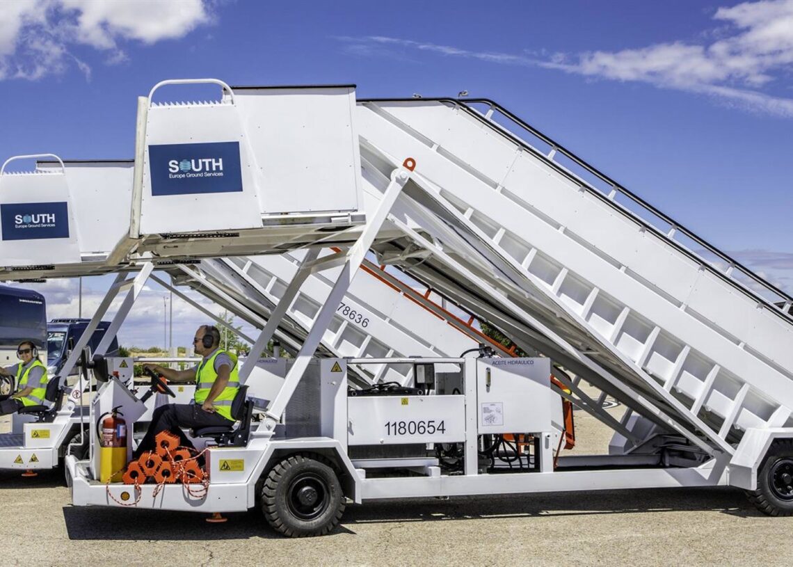 Archivo - Trabajadores de South.SOUTH - Archivo