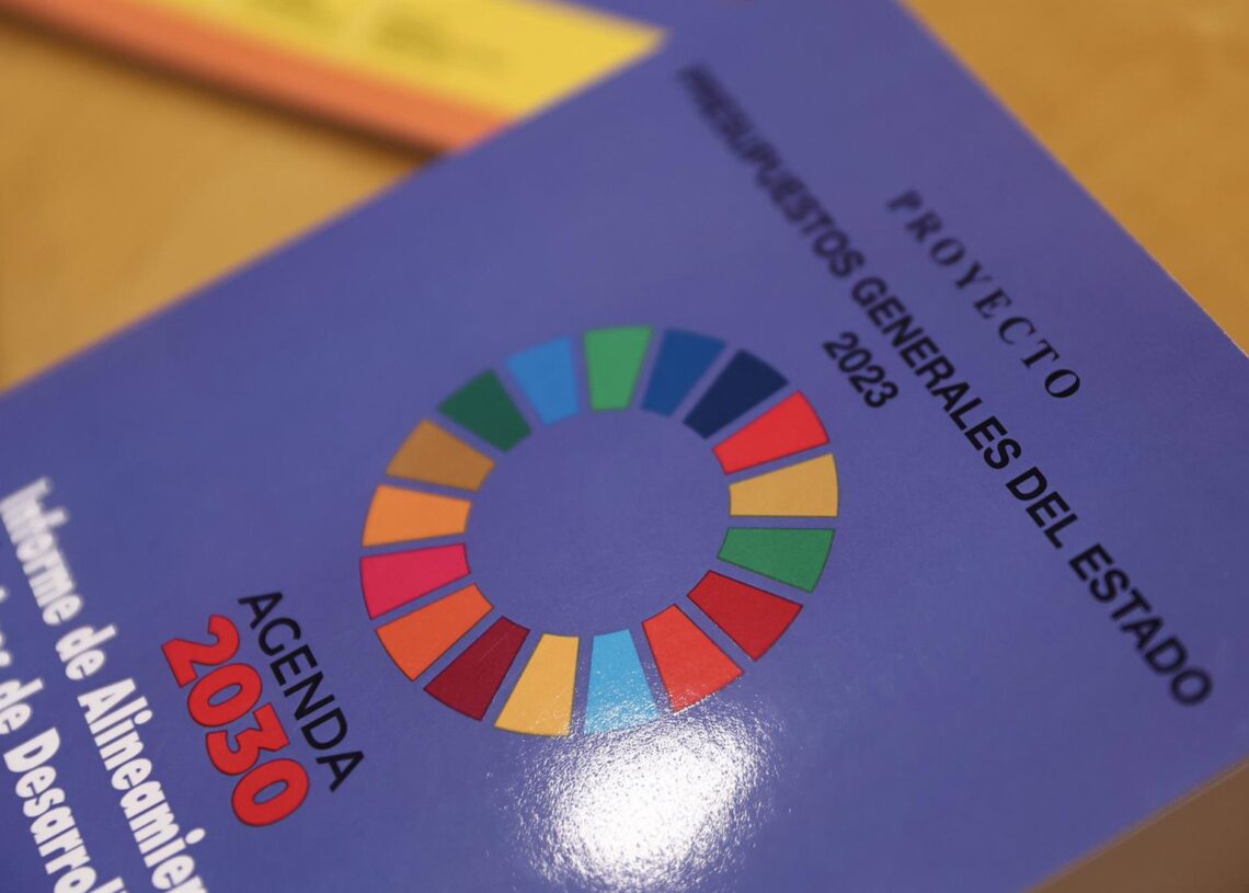 Archivo - Imagen de archivo del Informe impreso que incluye el Proyecto de Ley de los Presupuestos Generales del Estado aprobados por el Gobierno para 2023.Eduardo Parra - Europa Press - Archivo