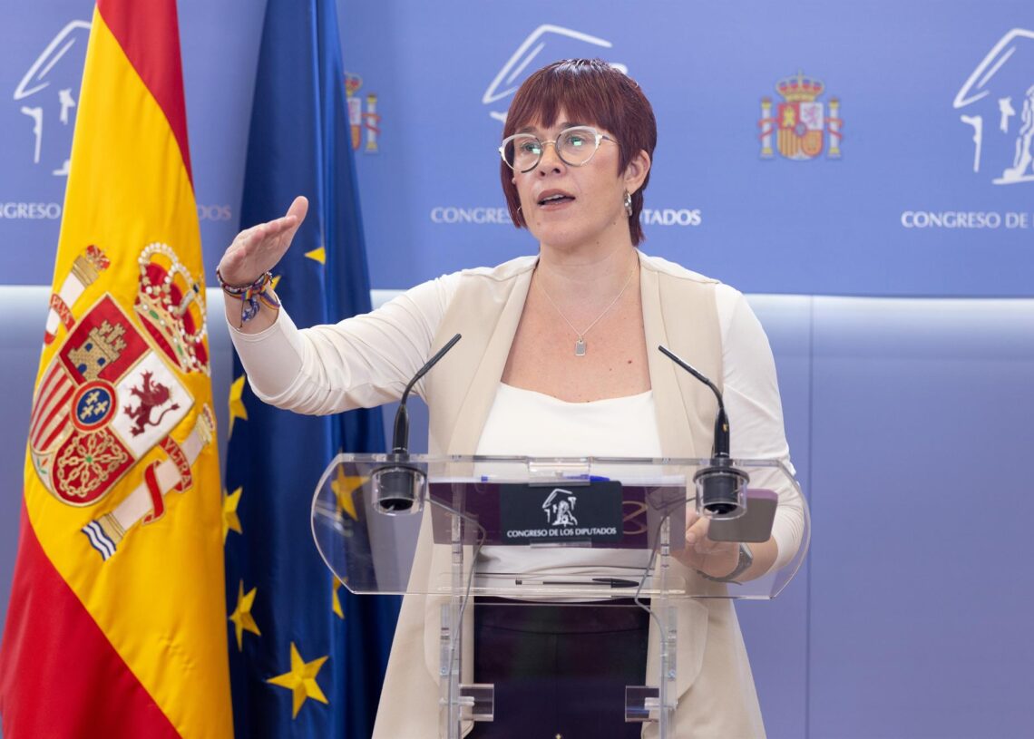 La diputada del Grupo Mixto Águeda Micó durante una rueda de prensa, previa a la Junta de Portavoces, en el Congreso, a 14 de octubre de 2025, en Madrid (España).Eduardo Parra - Europa Press