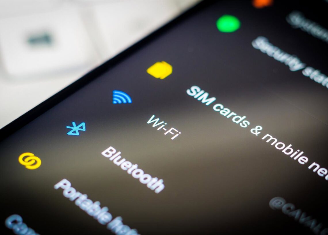 Archivo - Pantalla de ajustes de un teléfono móvil con los iconos de Bluetooth y Wi-Fi.RAFAEL HENRIQUE / ZUMA PRESS / CONTACTOPHOTO