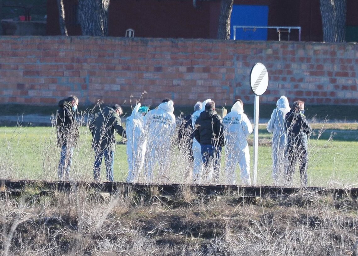 Archivo - Agentes de la Guardia Civil inspeccionan el cadáver de la joven hallado en febrero de 2023.Photogenic/Claudia Alba - Europa Press - Archivo