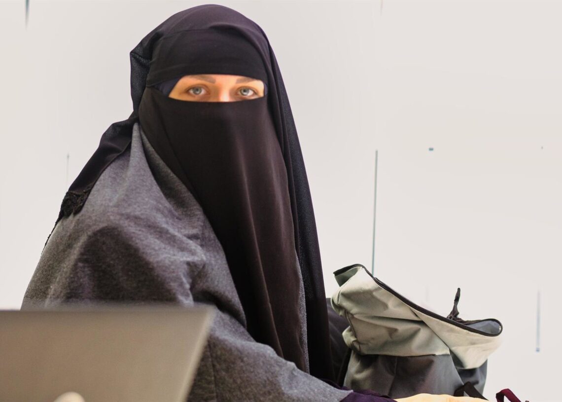 Archivo - Una mujer con niqab en Berlín, Alemania.Paul Zinken/dpa - Archivo