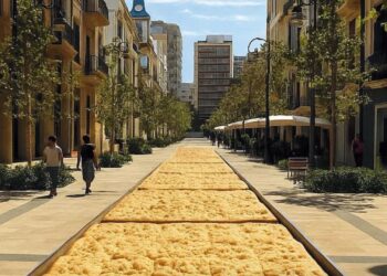 Alicante ofrece una coca de mollitas "de récord" en la avenida de la ConstituciónAYUNTAMIENTO DE ALICANTE