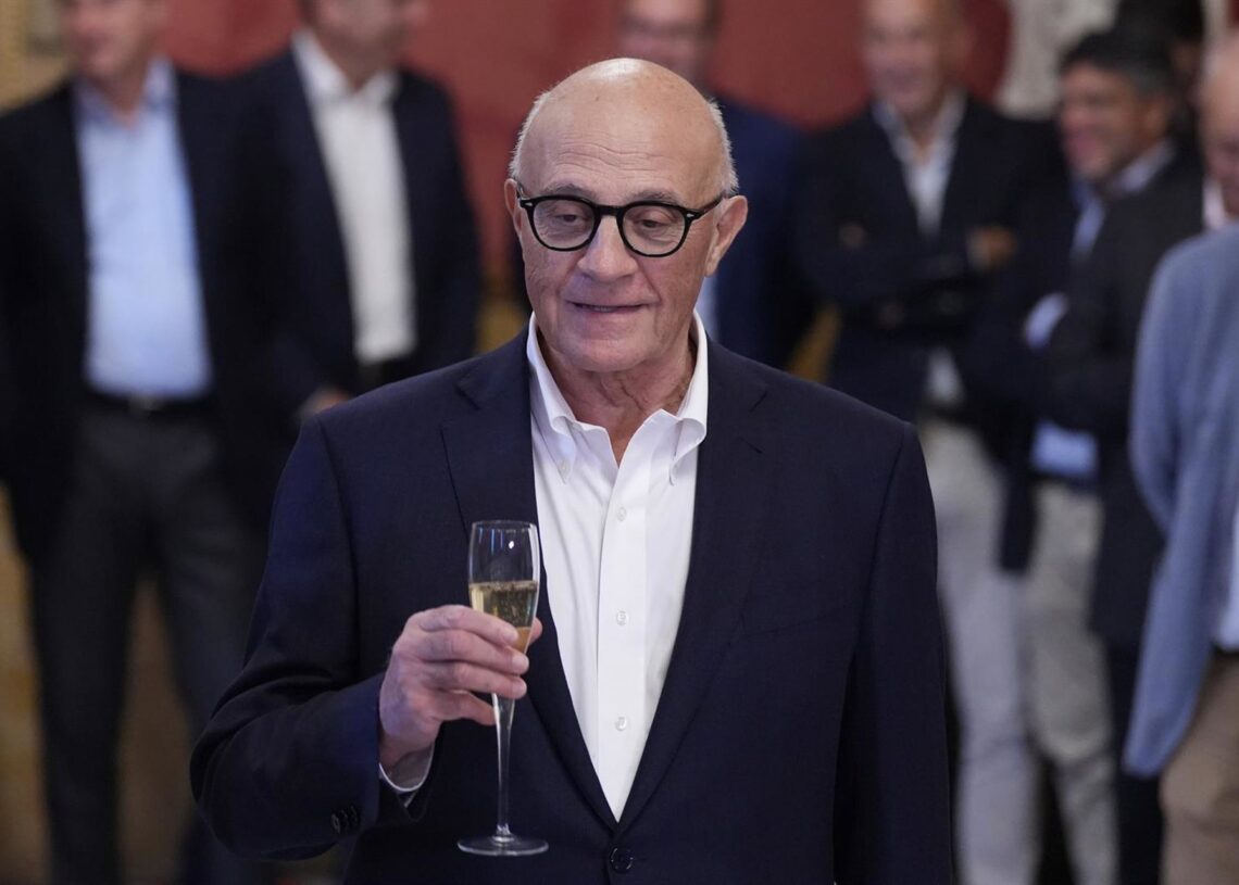 El presidente de Banco Sabadell, Josep Oliu, durante un brindis, en la Llotja de Mar, a 17 de octubre de 2025, en Barcelona, Catalunya (España).David Zorrakino - Europa Press