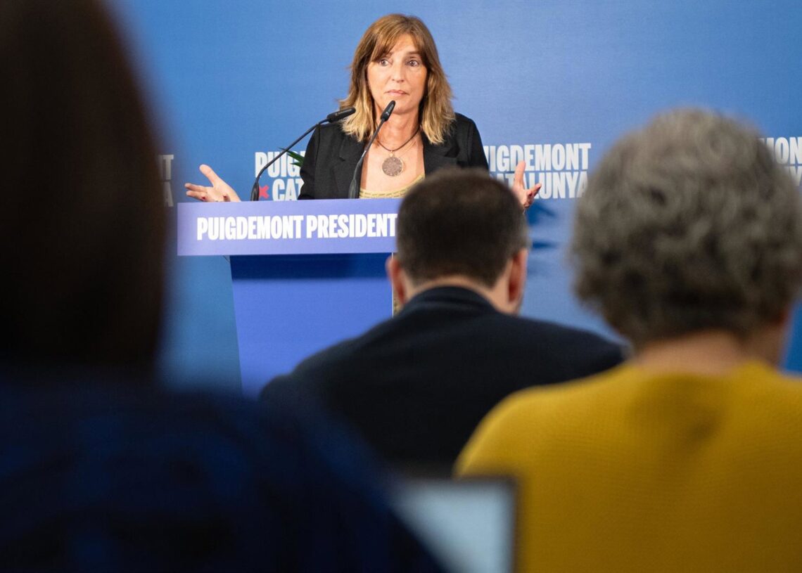 Archivo - La diputada de Junts y secretaria primera de la Mesa del Parlament, Glòria Freixa, durante una rueda de prensa, a 6 de mayo de 2024, en Argelès, Rosellón (Francia).Glòria Sánchez - Europa Press - Archivo