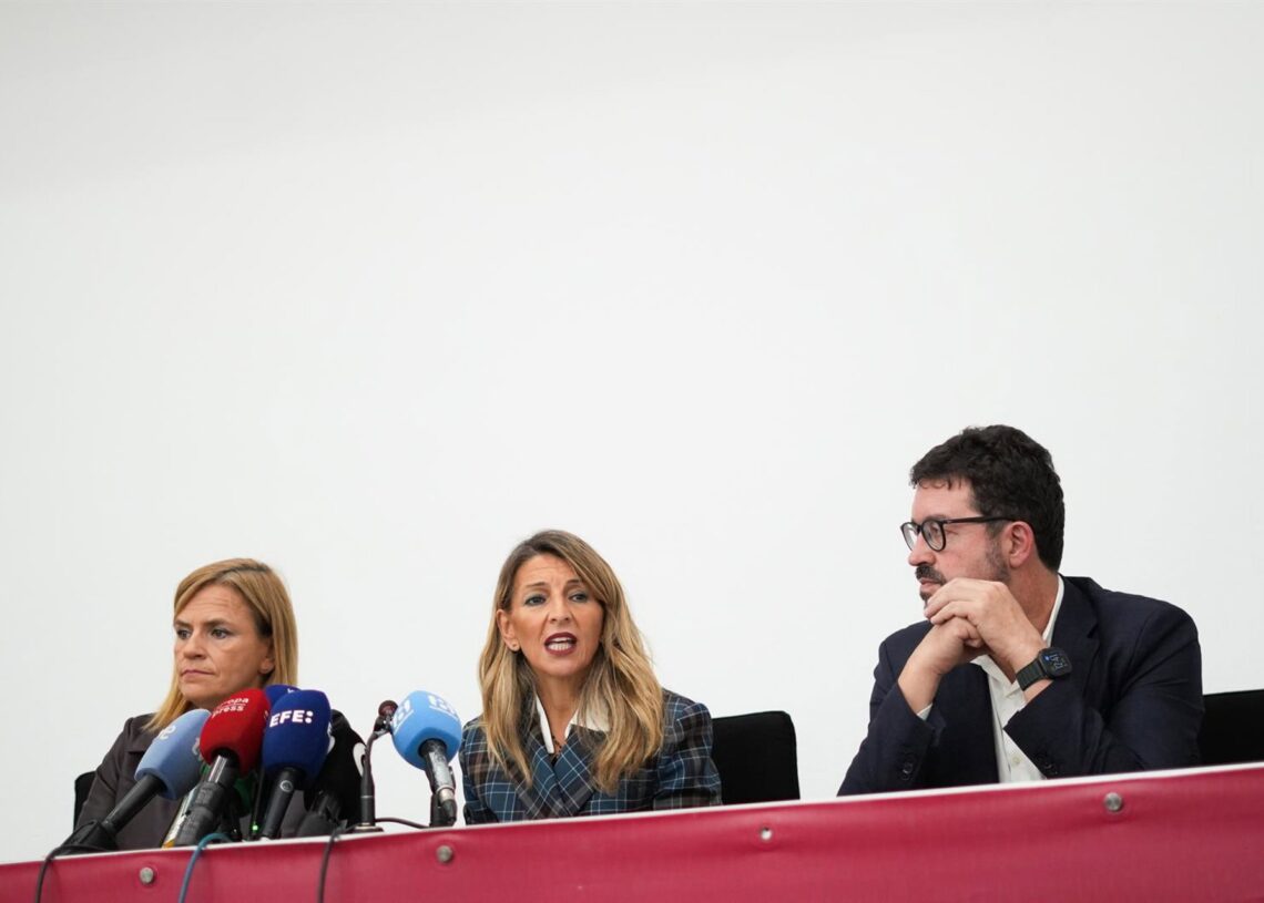 Yolanda Díaz (centro) en Torrent (Valencia)JORGE GIL/EUROPA PRESS