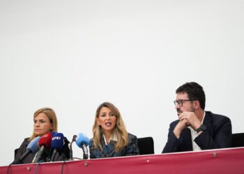 Yolanda Díaz (centro) en Torrent (Valencia)JORGE GIL/EUROPA PRESS