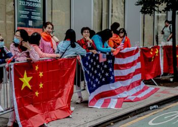 Banderas de China y Estados Unidos (archivo)Europa Press/Contacto/Diana Apfelbacher