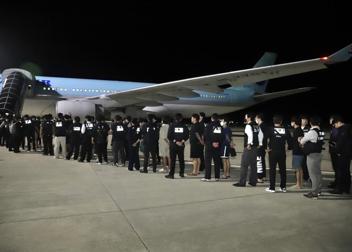 Camboya deporta a 64 surcoreanos detenidos en una redada contra una mafia de estafas on-line, a 17 de octubre de 2025 Europa Press/Contacto/Agence Kampuchea Presse/Hand