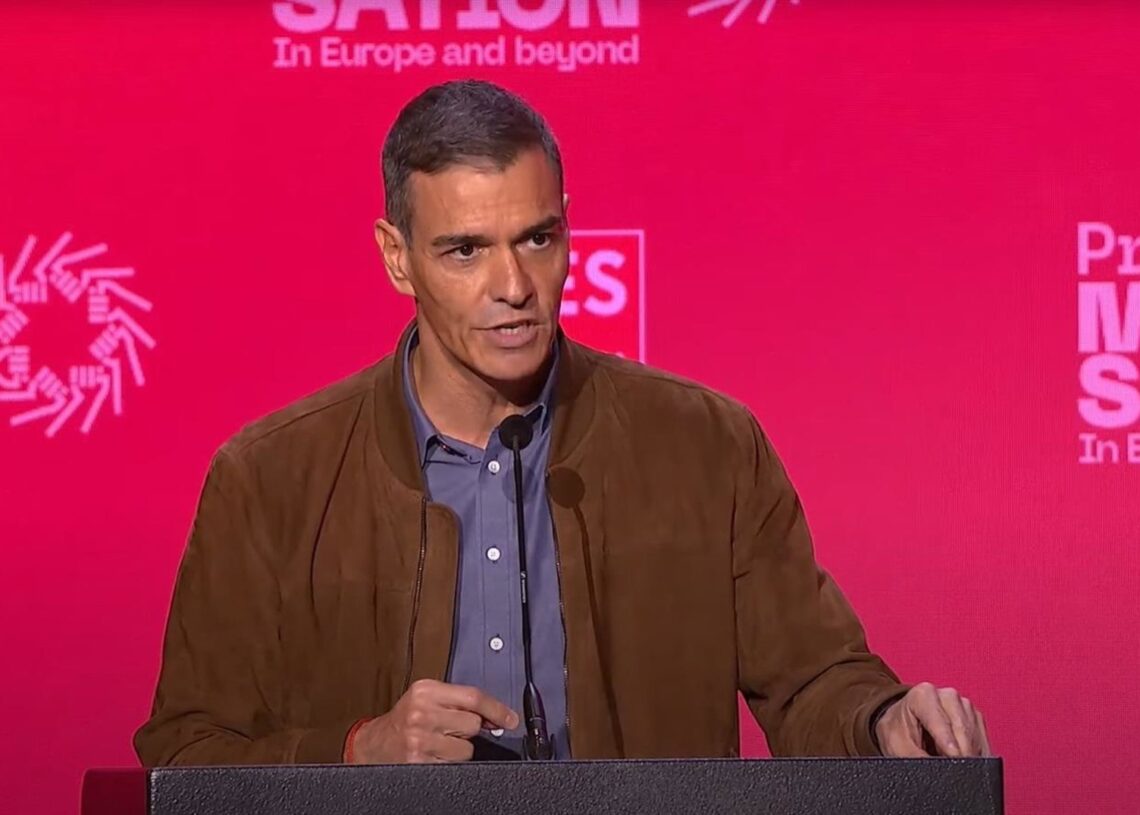 El presidente del Gobierno y secretario general del PSOE, Pedro Sánchez, en la clausura del congreso de los socialistas europeos, a 18 de octubre de 2025, Ámsterdam (España).EUROPA PRESS