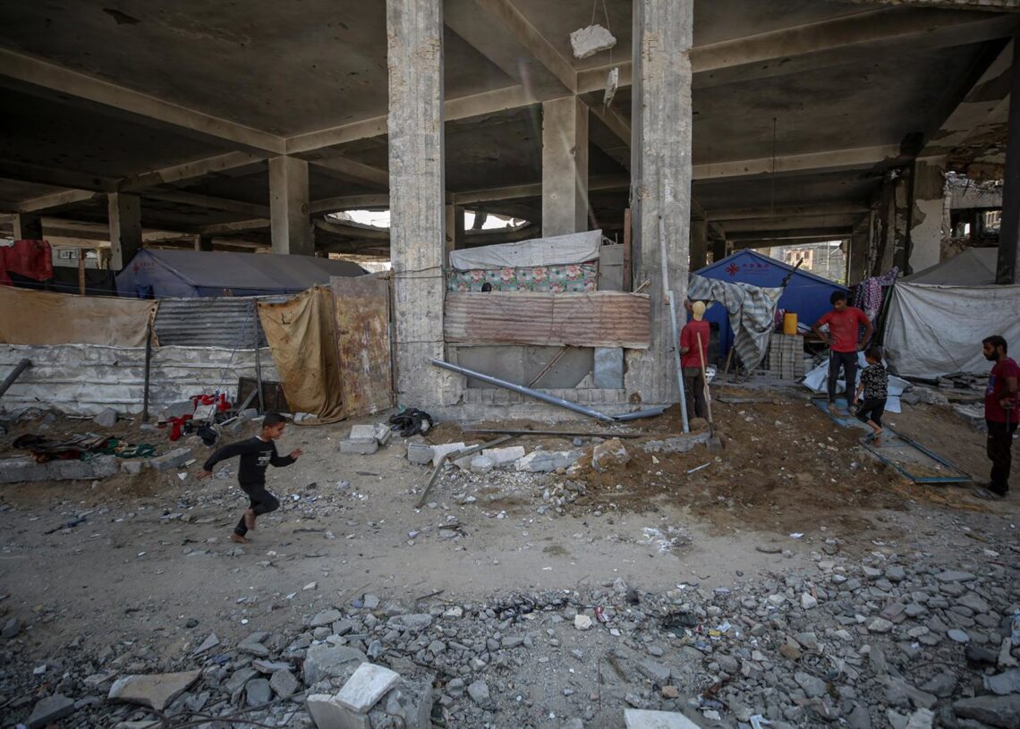 Imagen de archivo de niños palestinos desplazados bajo el alto el fuego en Gaza Europa Press/Contacto/Omar Ashtawy