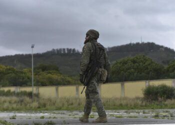 Archivo - Un militar durante un ejercicio, a 21 de marzo de 2024, en Ceuta (España). Antonio Sempere - Europa Press - Archivo