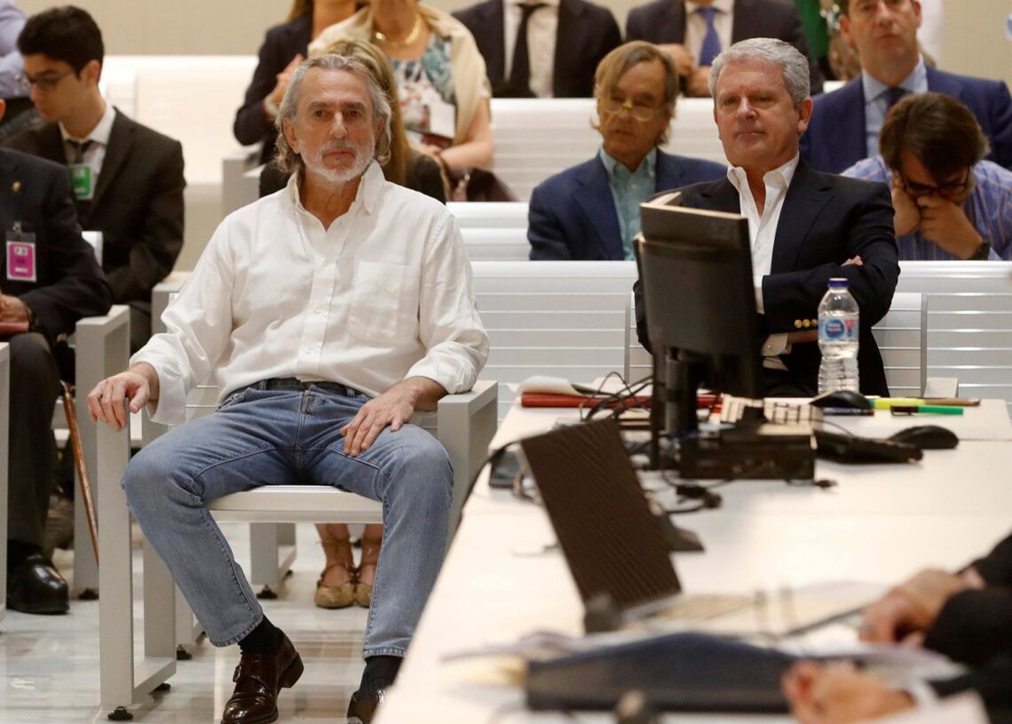 Archivo - El cabecilla de la trama 'Gürtel', Francisco Correa (i), y su número dos, Pablo Crespo (d), en la Audiencia Nacional.Pool - Archivo