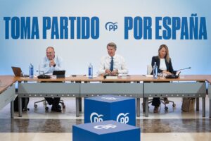 Feijóo busca afianzar su ventaja con Vox en las encuestas de elecciones generales en España con propuestas sobre vivienda e inmigración