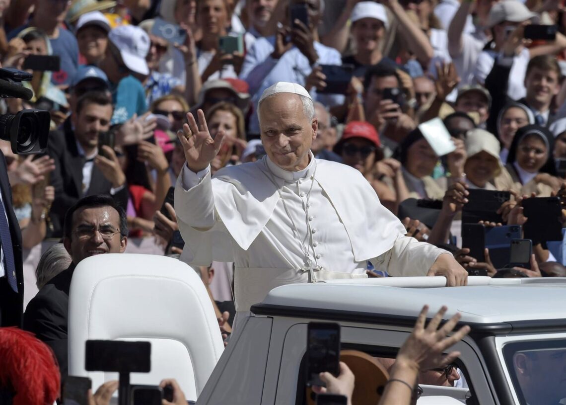 Archivo - El Papa León XIV durante la canonización de Carlo Acutis, en la Plaza de San Pedro del Vaticano, a 7 de septiembre de 2025, en Roma (Italia). Stefano Spaziani - Europa Press - Archivo