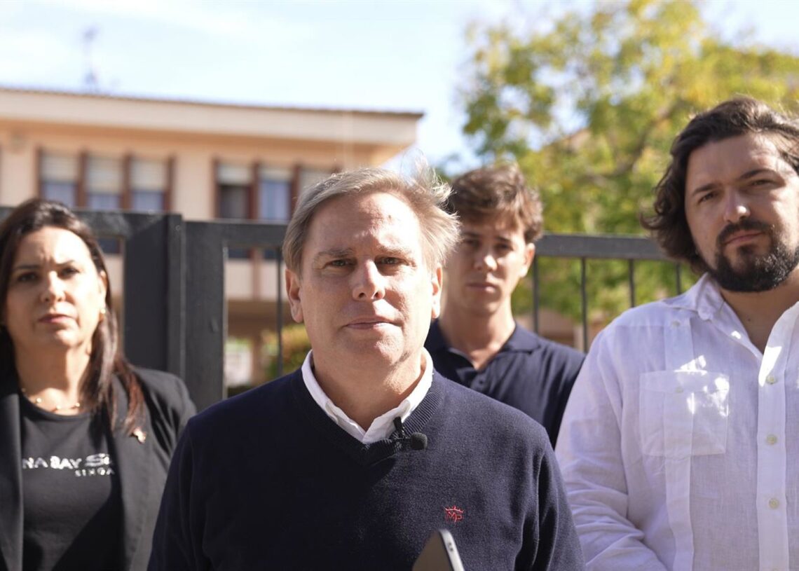 El portavoz de Vox en el Parlament, Joan Garriga, en declaracioens a los mediosVOX