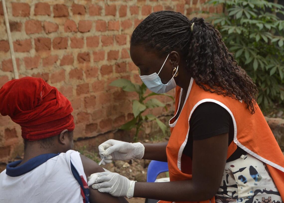 Archivo - Imagen de archivo de vacunación contra el mpox en África Europa Press/Contacto/Nicholas Kajoba - Archivo