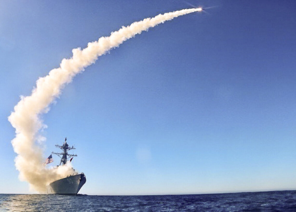 Archivo - Un buque de guerra norteamericano dispara un misil Tomahawk Europa Press/Contacto/U.S. Navy - Archivo