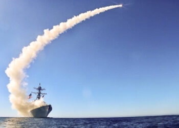 Archivo - Un buque de guerra norteamericano dispara un misil Tomahawk Europa Press/Contacto/U.S. Navy - Archivo