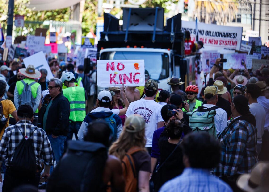 Múltiples manifestantes marchan en la protesta 'No Kings' (Sin Reyes) en San Francisco, California, Estados UnidosEuropa Press/Contacto/Dong Xudong