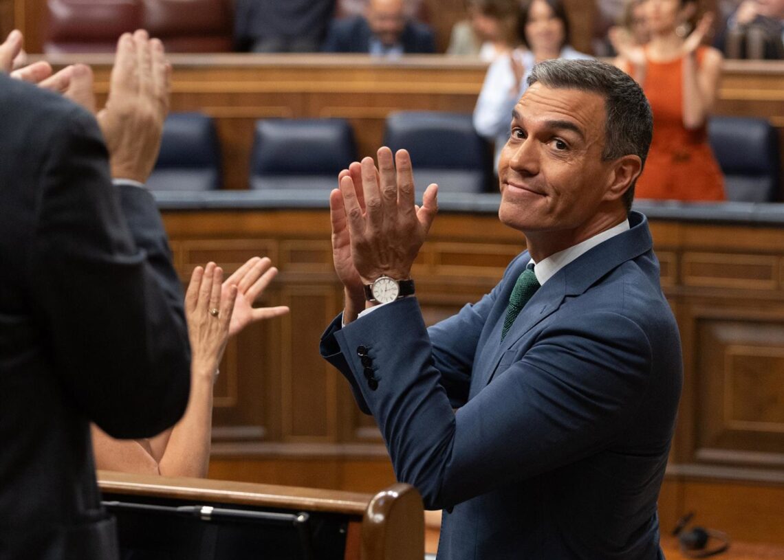 Archivo - Aplausos al presidente del Gobierno, Pedro Sánchez, durante una sesión extraordinaria en el Congreso de los Diputados, a 17 de julio de 2024, en Madrid (España). Eduardo Parra - Europa Press - Archivo