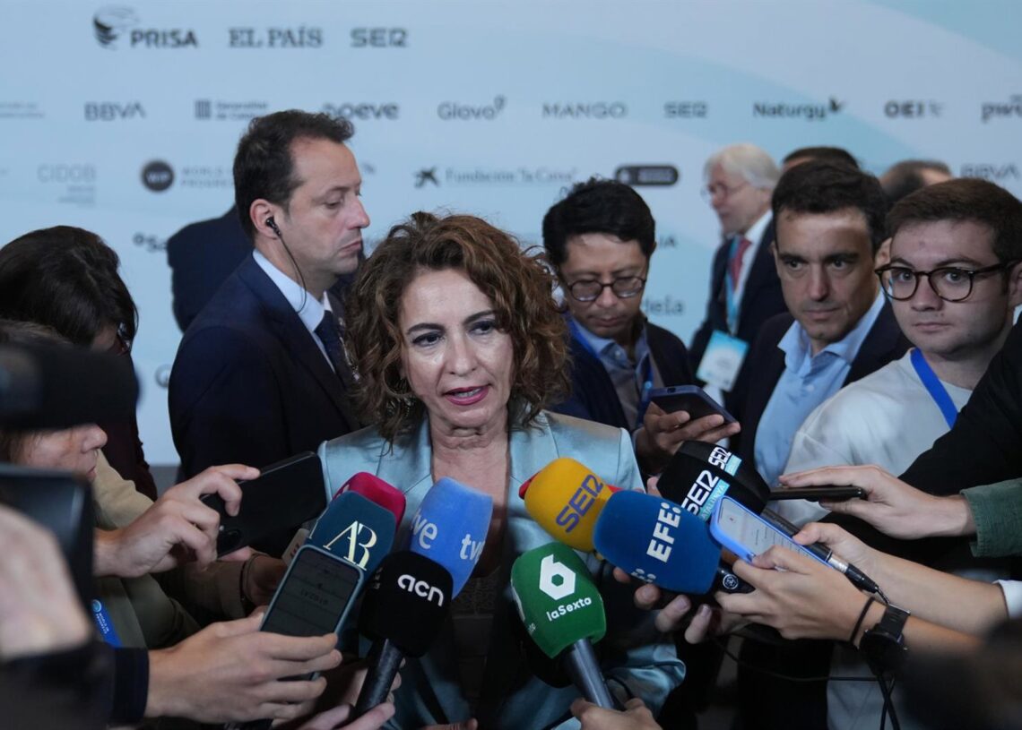 La vicepresidenta del Gobierno y ministra de Hacienda, María Jesús Montero, durante la segunda edición del foro 'World in Progress', en el Palau de Congressos de Catalunya, 20 de octubre de 2025, en Barcelona, Catalunya (España).David Zorrakino - Europa Press