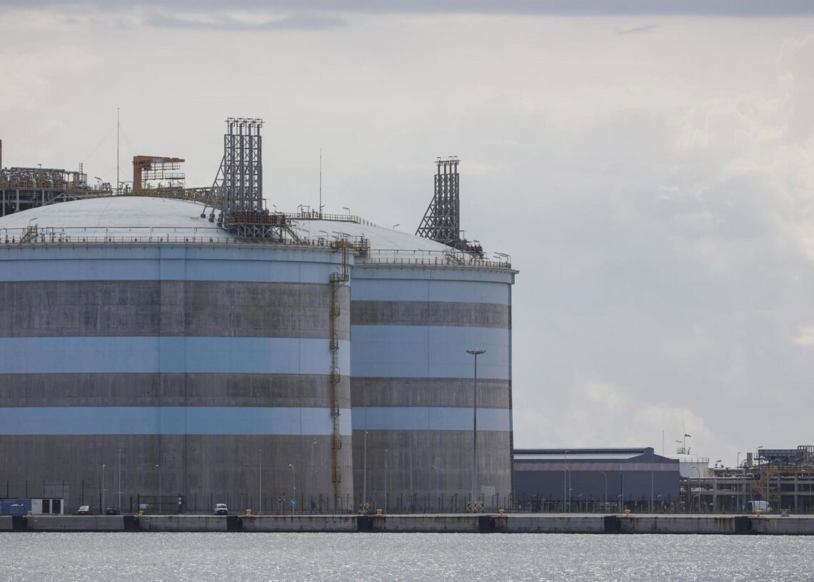 Archivo - Vista de la planta regasificadora de Saggas, a 6 de octubre de 2022, en Valencia, Comunidad Valenciana (España). Esta planta de regasificación resulta estratégica para la entrada de gas a Europa. La Unión Europea está redefiniendo su estrategia Rober Solsona - Europa Press - Archivo