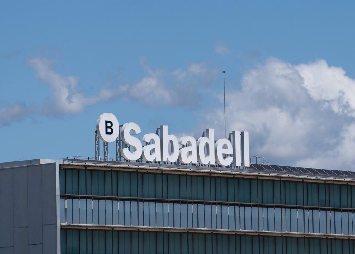 Archivo - Exterior de la sede de Banco Sabadell, a 17 de abril de 2025, en Barcelona, Cataluña (España).David Zorrakino - Europa Press - Archivo