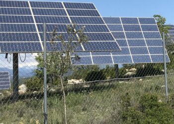 Archivo - Placas solares, fotovoltaica, energía limpiaEUROPA PRESS - Archivo