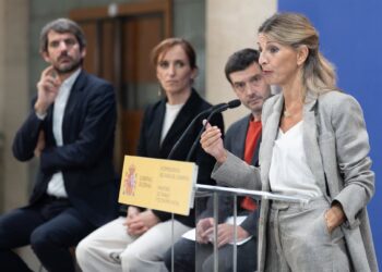 (I-D) El ministro de Cultura, Ernest Urtasun; la ministra de Sanidad, Mónica García; el ministro de Derechos Sociales, Pablo Bustinduy, y la vicepresidenta segunda, Yolanda Díaz, durante un rueda de prensa, a 13 de octubre de 2025, en Madrid (España)Eduardo Parra - Europa Press