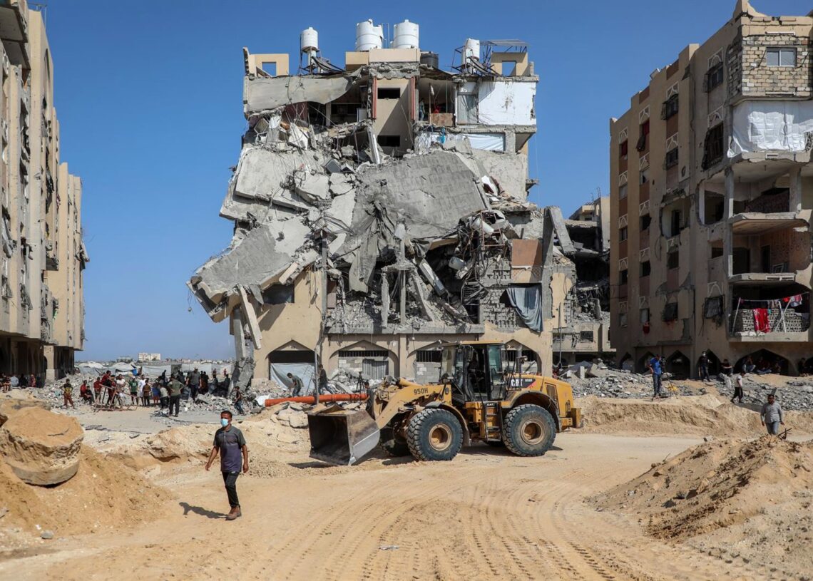 Trabajos de búsqueda de cadáveres en Jan Yunis, en el sur de la Franja de Gaza, tras la entrada en vigor del acuerdo de alto el fuego con Israel (archivo)Europa Press/Contacto/Rizek Abdeljawad