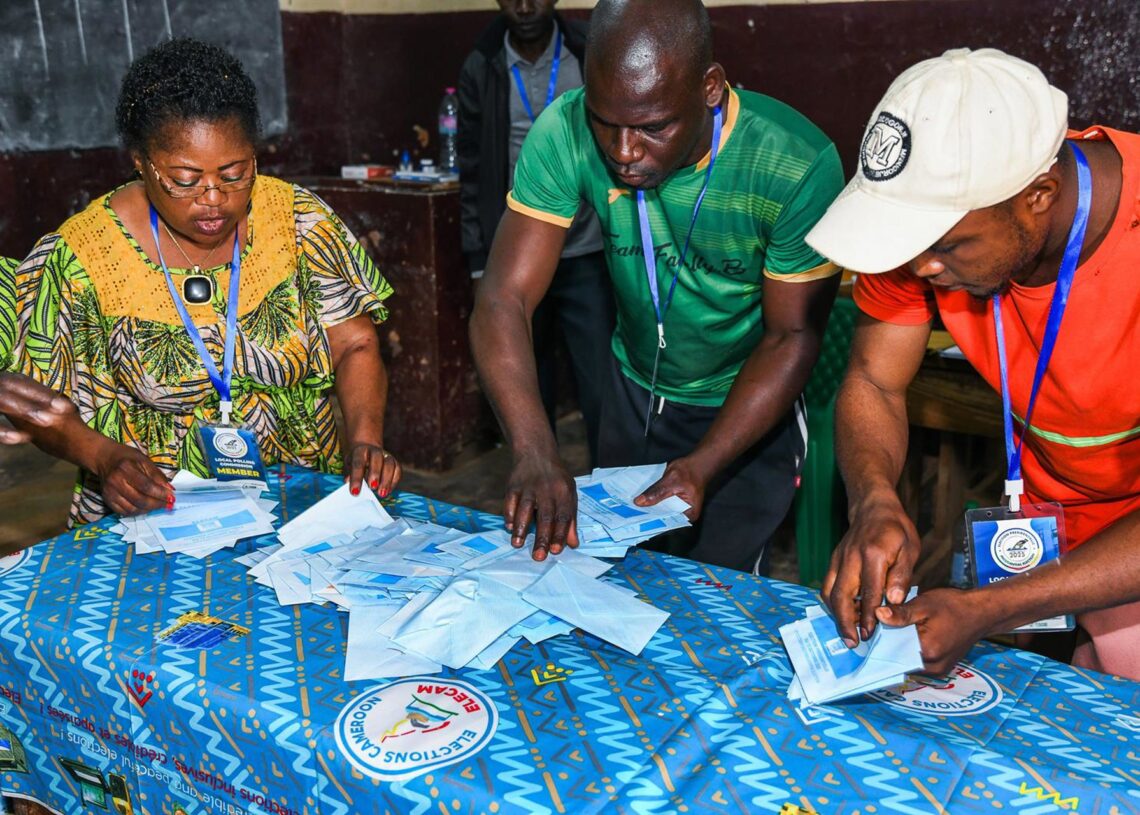 Recuento de las elecciones presidenciales del 12 de octubre en Camerún en un colegio electoral de la capital, Yaundé (archivo)Europa Press/Contacto/Wang Ze