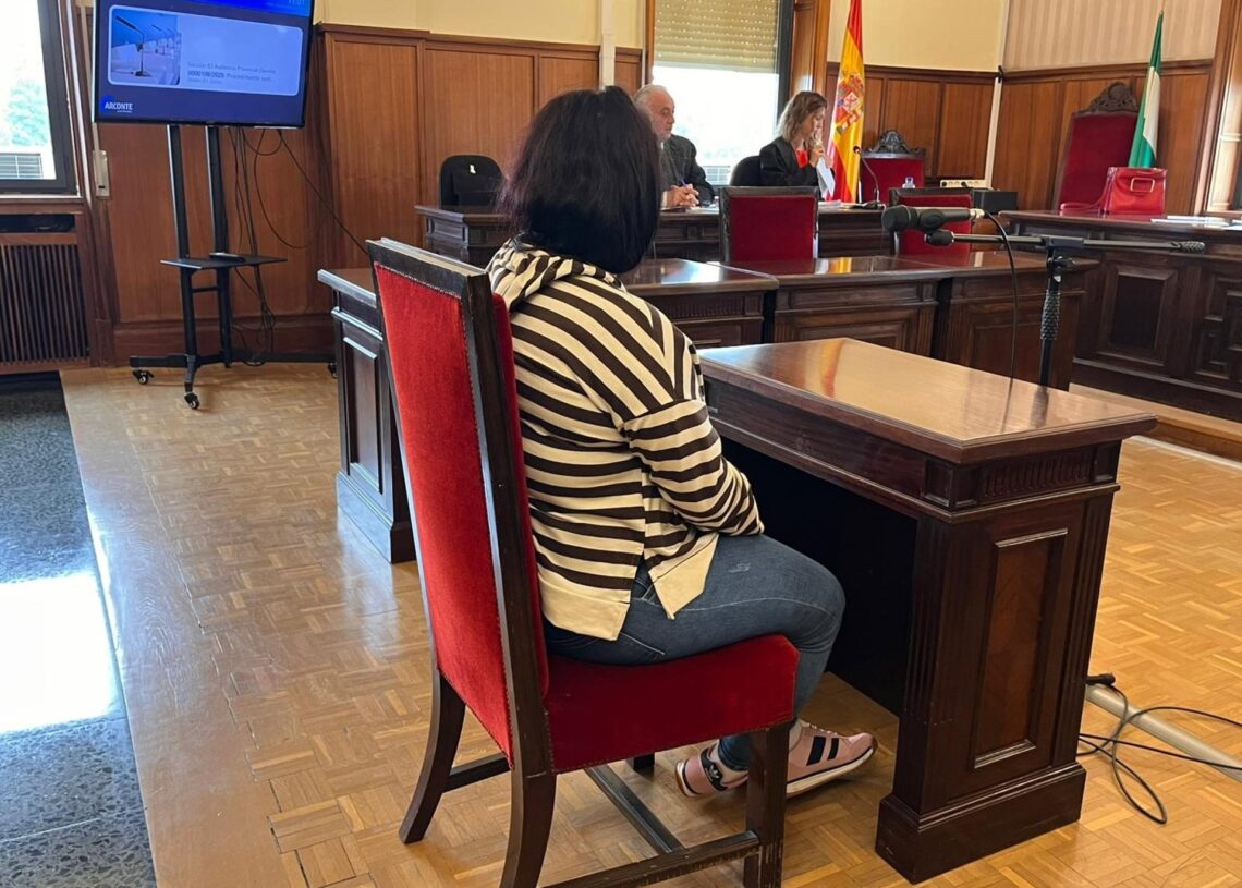 La madre de la menor abandonada en un contenedor en Los Palacios (Sevilla), enjuiciada en la Audiencia Provincial de Sevilla.EUROPA PRESS