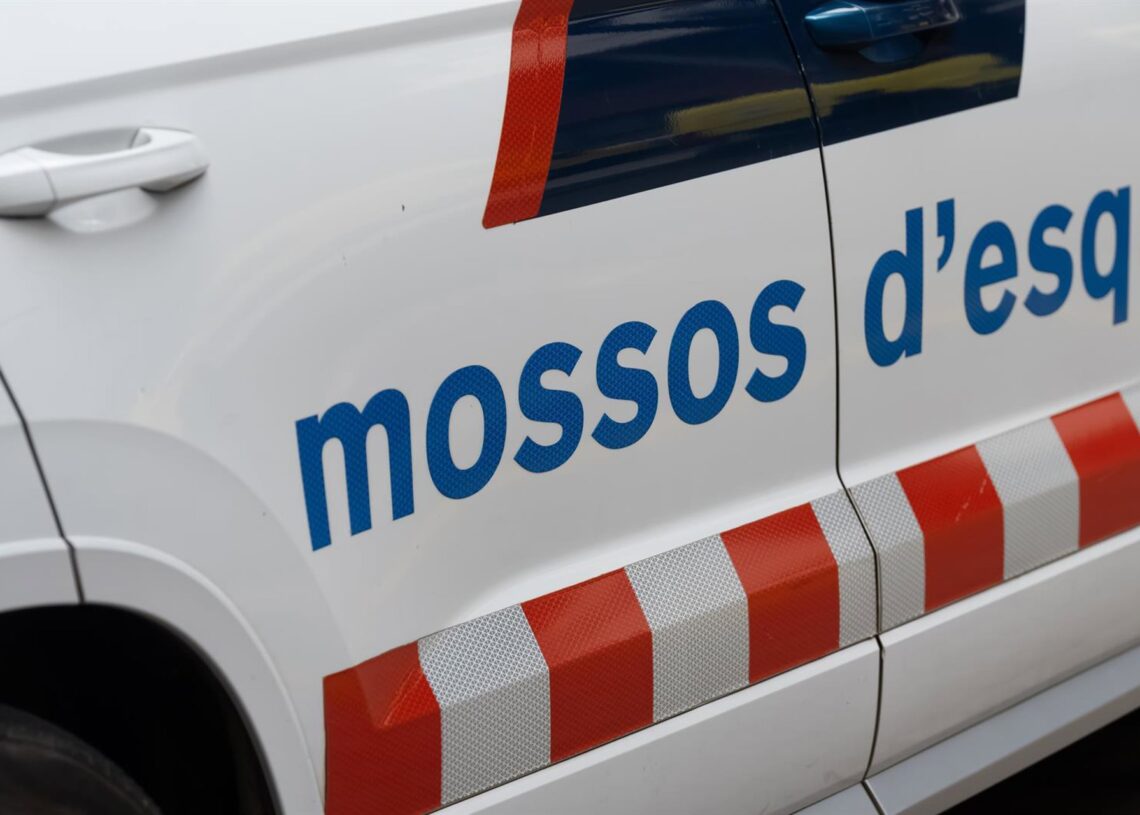 Archivo - Un vehículo de los Mossos d’Esquadra, a 16 de julio de 2024, en Barcelona, Catalunya (España).  David Zorrakino - Europa Press - Archivo