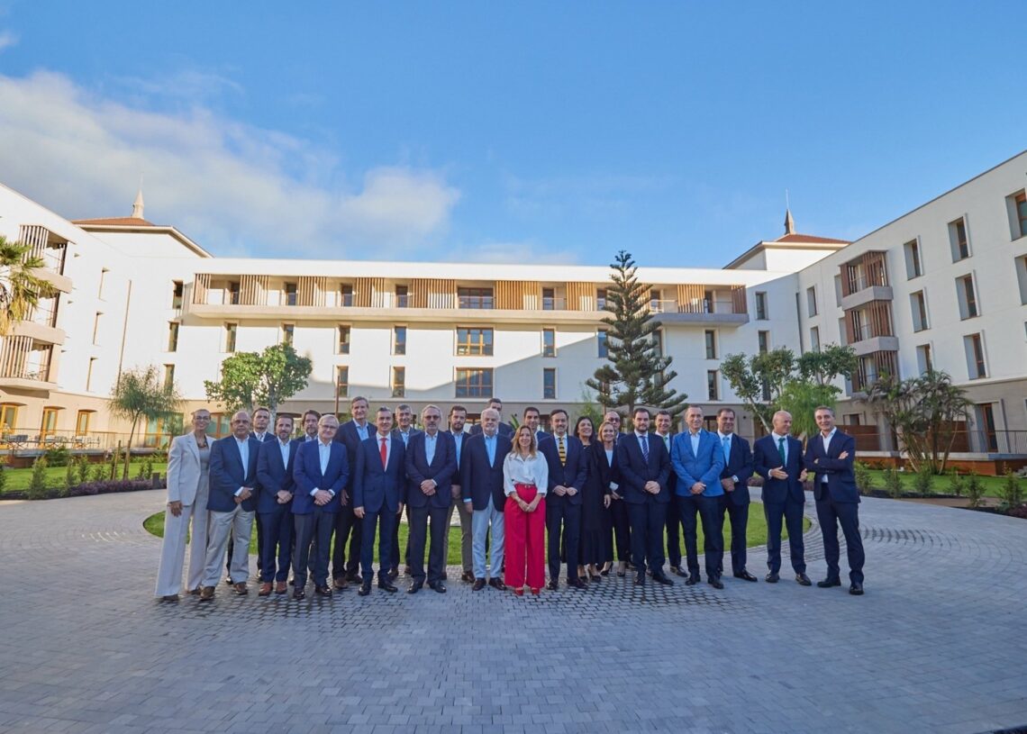 Autoridades políticas y empresarios en la reapertura del Hotel TaoroCABILDO DE TENERIFE