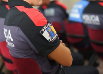 Archivo - Agente de la Policía CanariaPOLICÍA CANARIA - Archivo