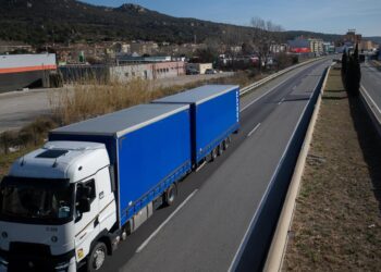 Archivo - Un camión circula, a 27 de enero de 2024, en La Jonquera, GironaLorena Sopêna - Europa Press - Archivo