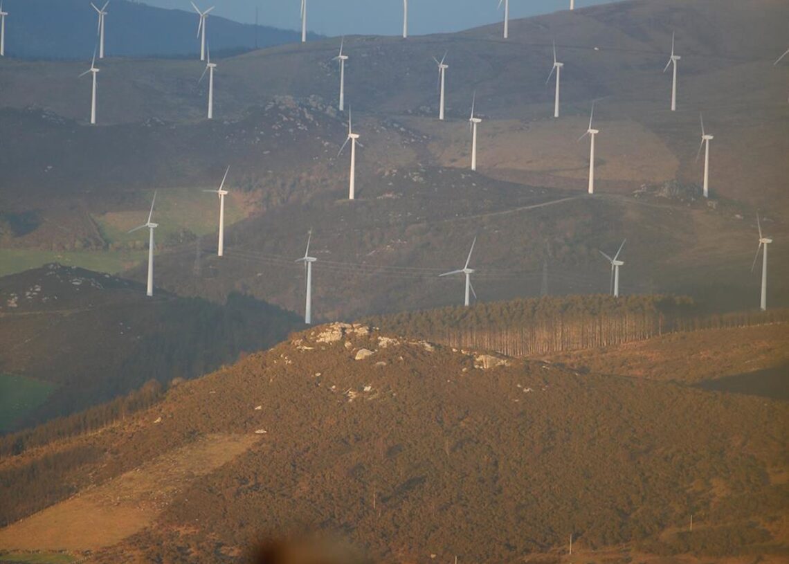 Archivo - Un parque eólico, a 28 de marzo de 2025, en Muras, Lugo, Galicia (España). El Tribunal Supremo ha dictado una sentencia que despeja el futuro de muchos proyectos de la industria eólica en Galicia. El hecho de que dos o más instalaciones de parquCarlos Castro - Europa Press - Archivo