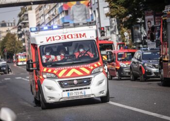 Archivo - Ambulancia en Francia (archivo)Europa Press/Contacto/Luc Nobout - Archivo