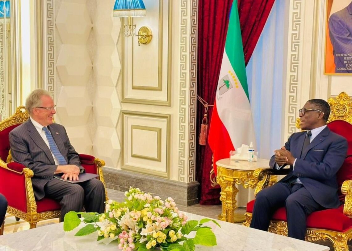 El vicepresidente de Guinea Ecuatorial, Teodoro Nguema Obiang, reunido con el embajador de Estados Unidos en Malabo, David GilmourTEODORO NGUEMA OBIANG EN X